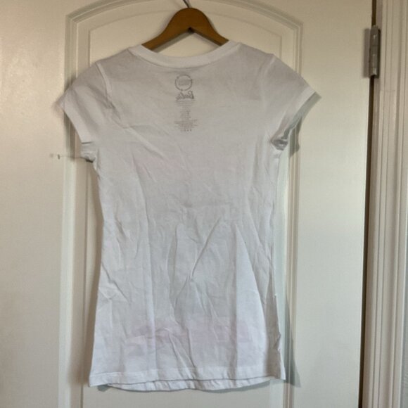 Barbie Queen Of Everything Junior‎ Vneck White Tshirt Small Graphic Print NWOT - Picture 2 of 7
